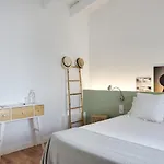 Mon *