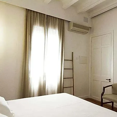 Mon Hotel *