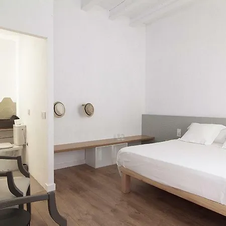 Mon Hotel *
